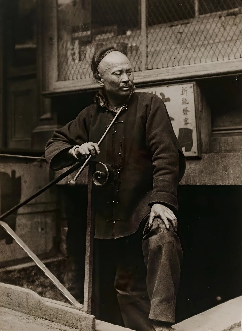 "O Sapateiro, Chinatown, São Francisco", de Arnold Genthe. — Foto: Getty Images