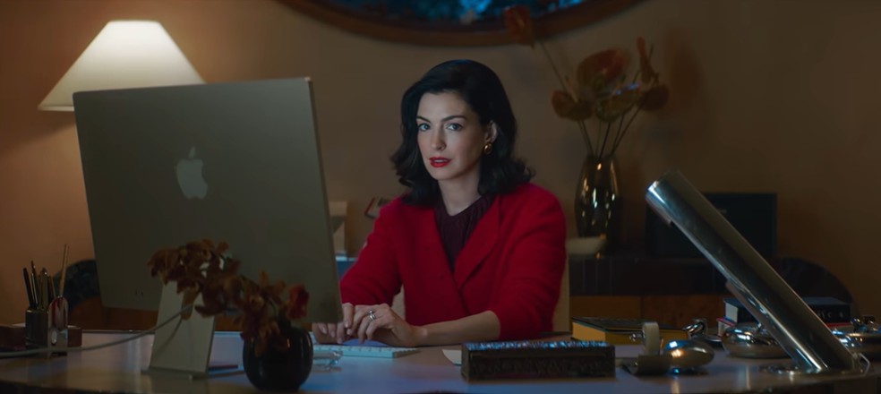 Anne Hathaway — Foto: YouTube/Sony Pictures Brasil