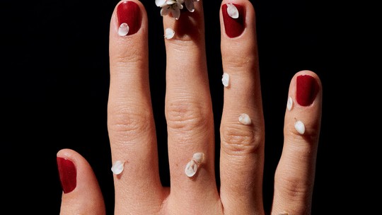 Como recuperar unhas fracas e quebradiças após alongamentos ou banho de gel? Como recuperar unhas fracas e quebradiças após alongamentos ou banho de gel?