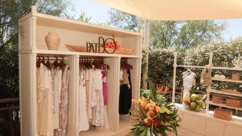 A pop-up da PatBO no LouLou Ramatuelle, na praia de Pampelonne — Foto: Divulgação