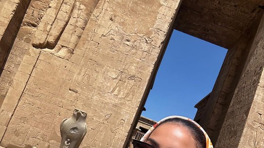Bella Campos abre álbum de viagem ao Egito