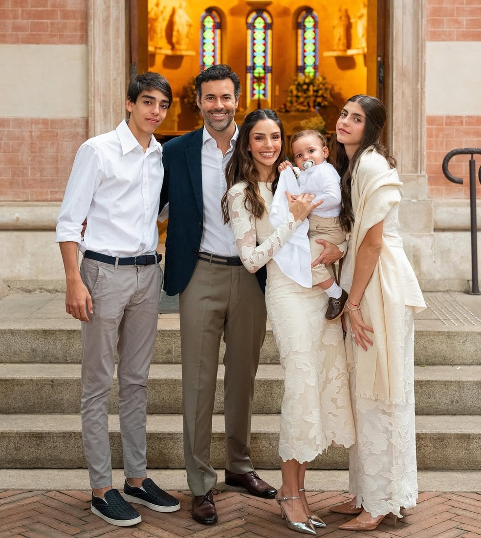 Carol Celico mostra batizado do filho caçula — Foto: Reprodução/Instagram