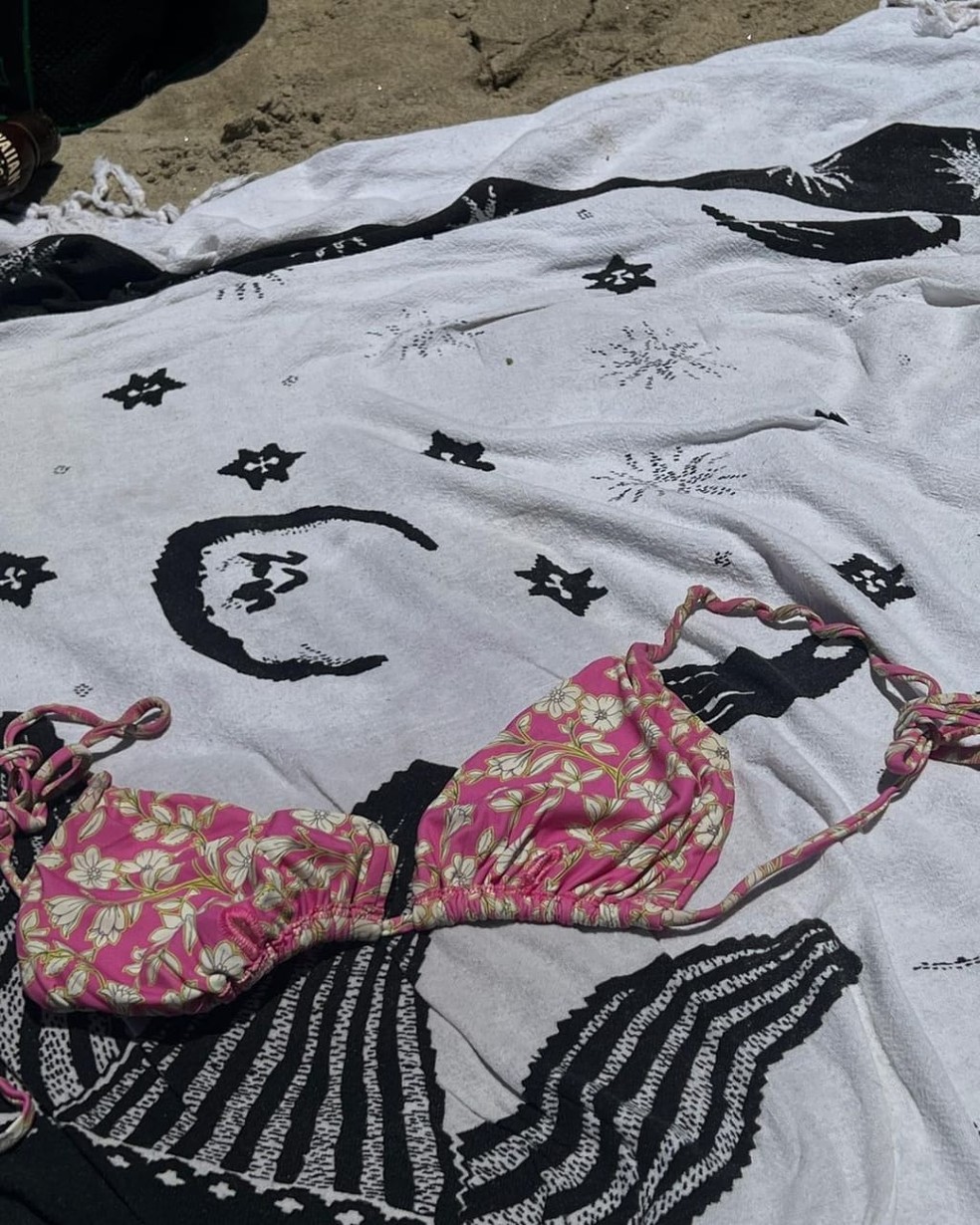 Giulia Costa relaxa em praia — Foto: Reprodução/Instagram