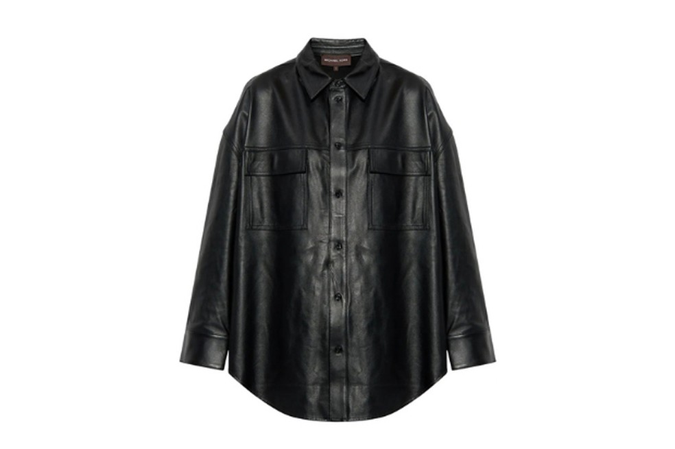 Camisa de couro, Michael Michael Kors - Preço sugerido: R$ 4.124 — Foto: Reprodução