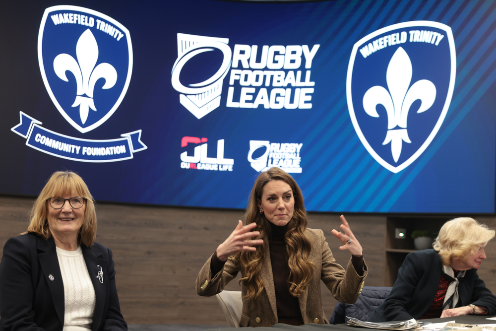 Kate Middleton visita clube de rugby em primeira viagem oficial sozinha ...