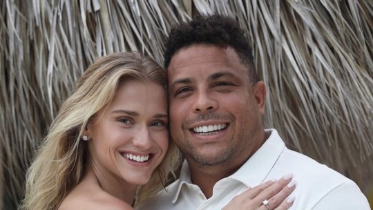 Celina Locks diz "sim" para Ronaldo na República Dominicana