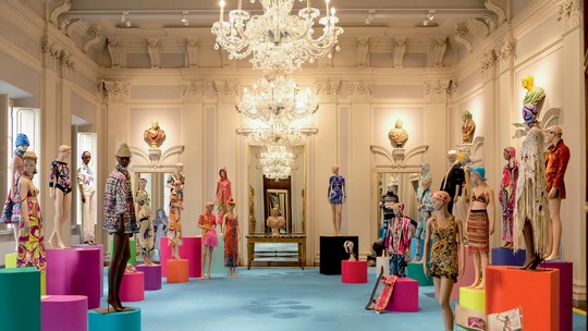 Filha e neta de Emilio Pucci continuam o legado do estilista com novas iniciativas na moda