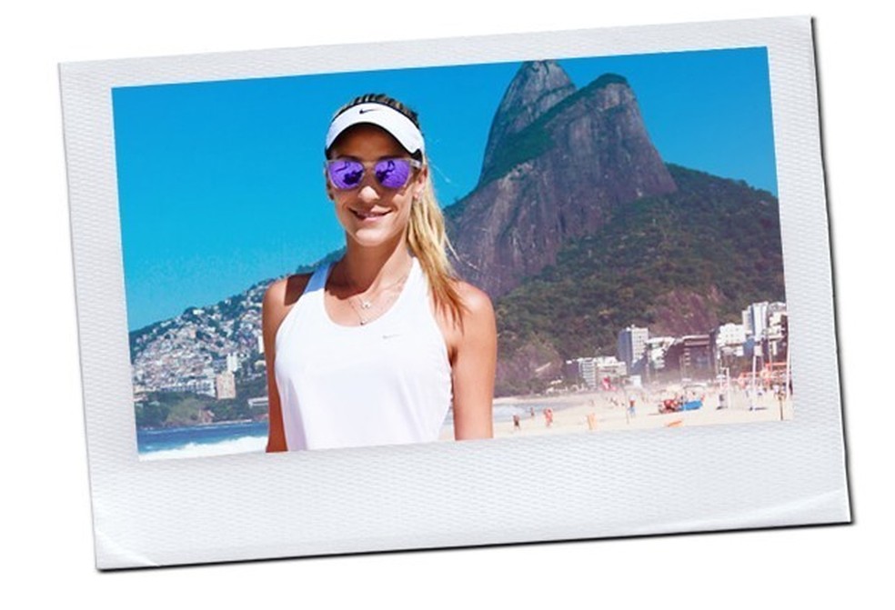 Carol Buffara em noite de autógrafos de seu livro-fitness em Curitiba