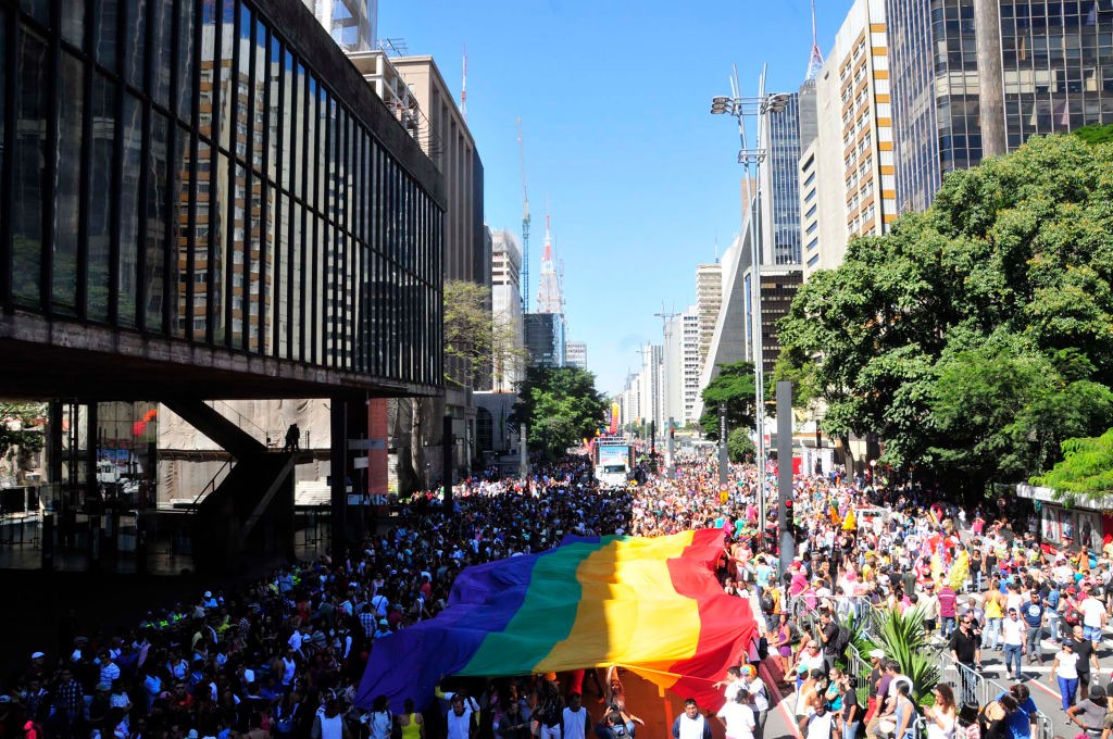 Parada LGBT+ de São Paulo 2026: Pabllo Vittar, Gloria Groove e quem mais sobe nos trios