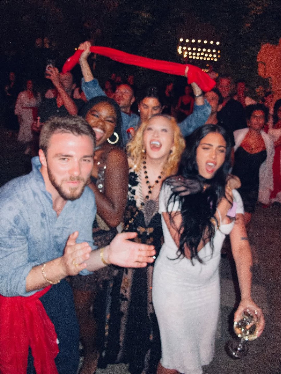 "Madonna exibe álbum de fotos da comemoração de seus 67 anos — Foto: Reprodução/Instagram