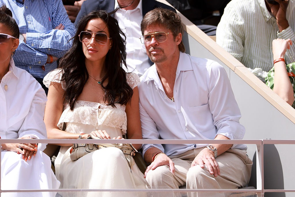 Brad Pitt e Ines de Ramon apostam em looks coordenados para 