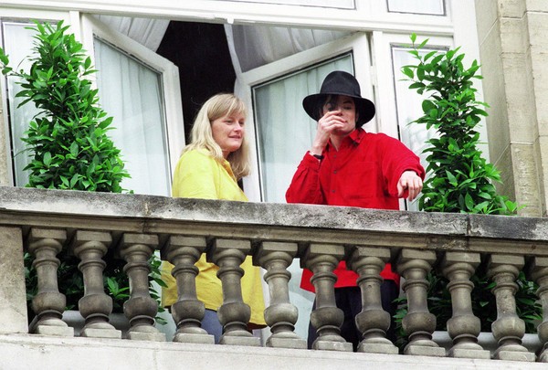 Debbie Rowe: como vive hoje a ex-mulher de Michael Jackson mais de duas ...