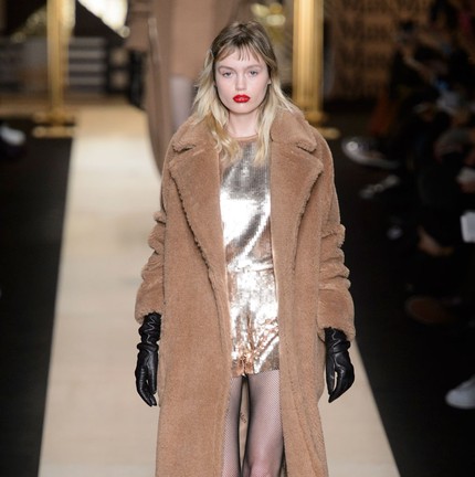 Max Mara aposta em coleção para mulheres modernas