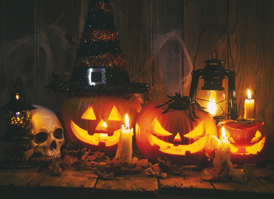 Uma seleção de itens para decorar a casa para o Halloween