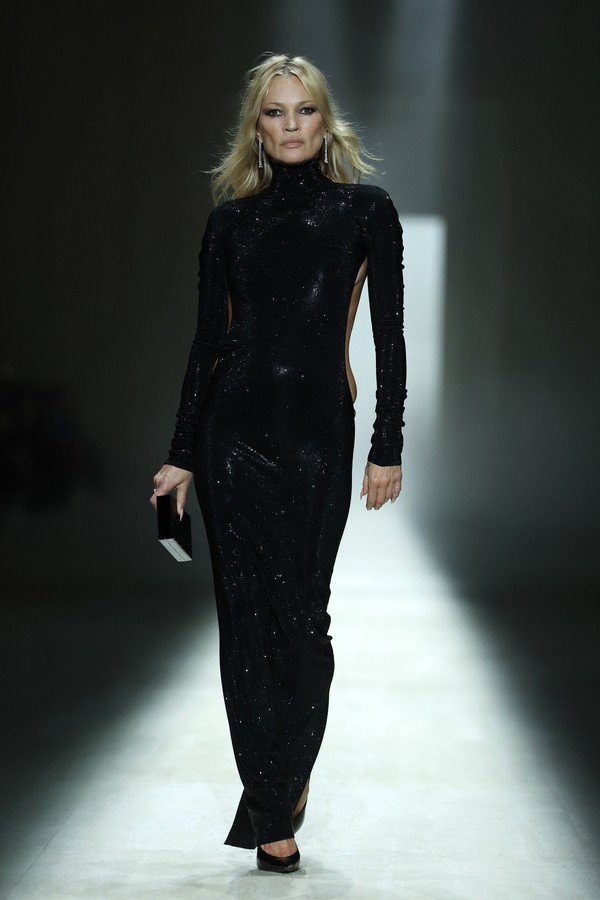 Kate Moss retorna à passarela no desfile da Gucci