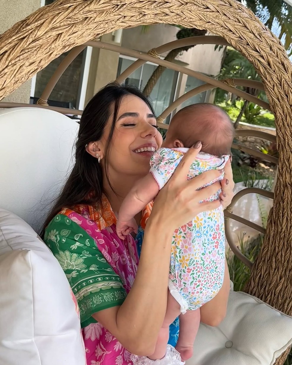 Jade Magalhães exibe momento fofo com sua filha, Serena — Foto: Reprodução/Instagram
