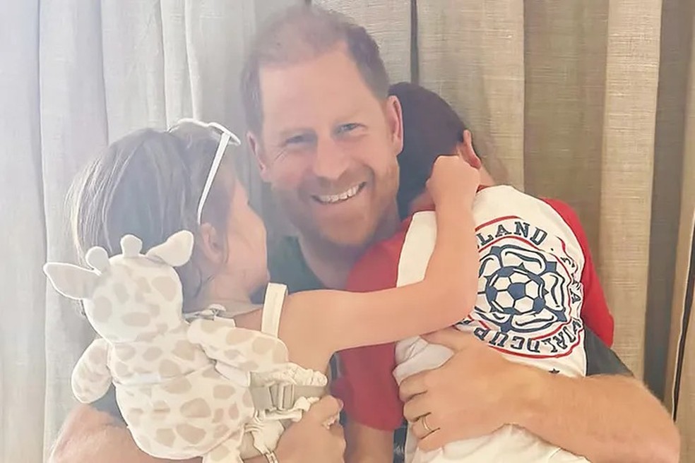 A princesa Lilibet, o príncipe Harry e o príncipe Archie — Foto: Reprodução/Instagram
