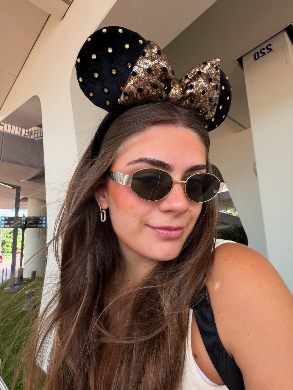 Grávida, filha de Cesar Filho e Elaine Mickely posa na Disney — Foto: Reprodução/Instagram