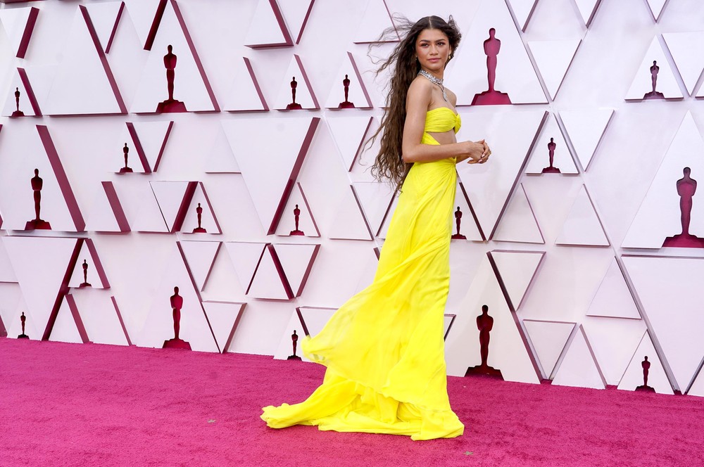 6 celebridades que são ícones de moda da geração Z