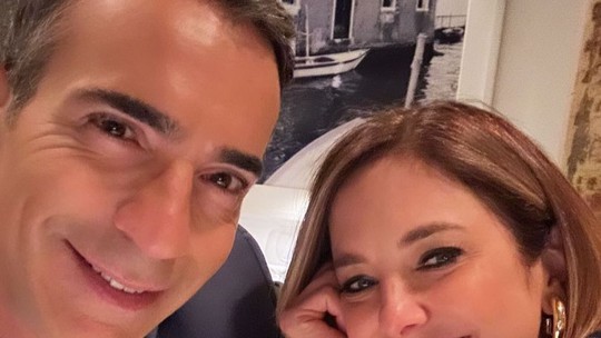 Ticiane Pinheiro curte véspera de Dia dos Namorados em restaurante com Cesar Tralli