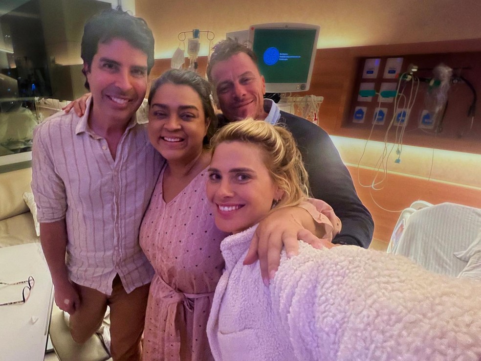 Preta Gil posa com amigos — Foto: Reprodução/Instagram