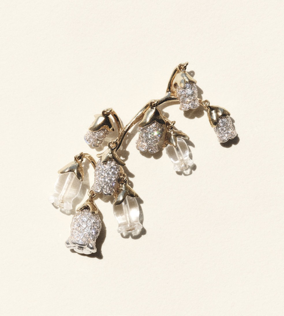 Brinco Muguet de ouro, cristal de rocha e diamantes — Foto: Divulgação