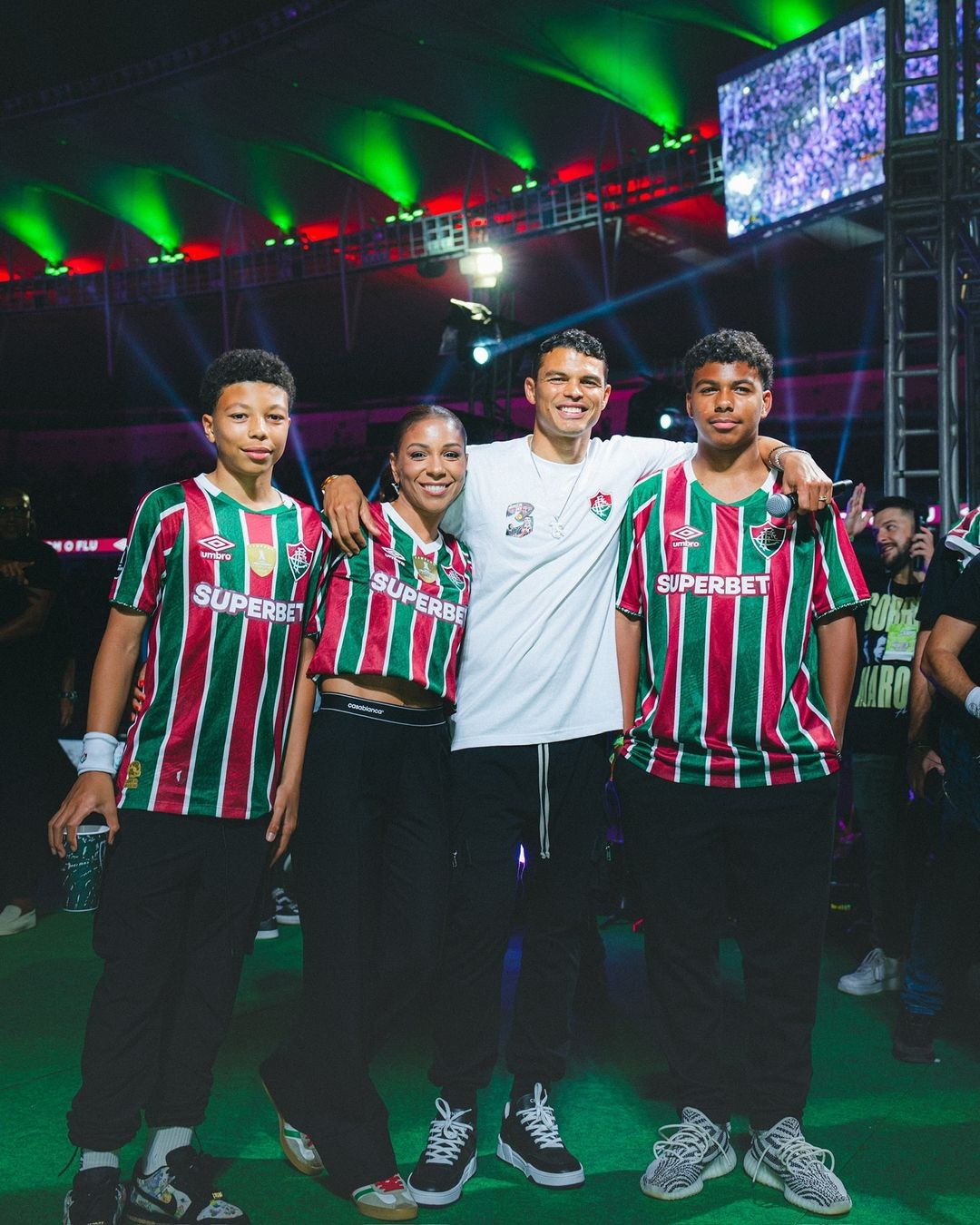 Belle Silva abre álbum da recepção de Thiago Silva no Fluminense: 