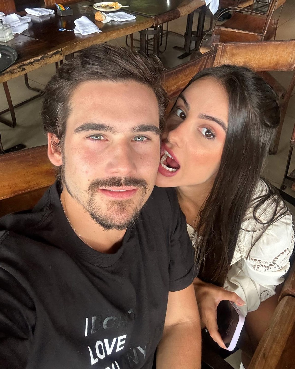 Nicolas Prattes curte o domingo com a namorada, Luiza Caldi 