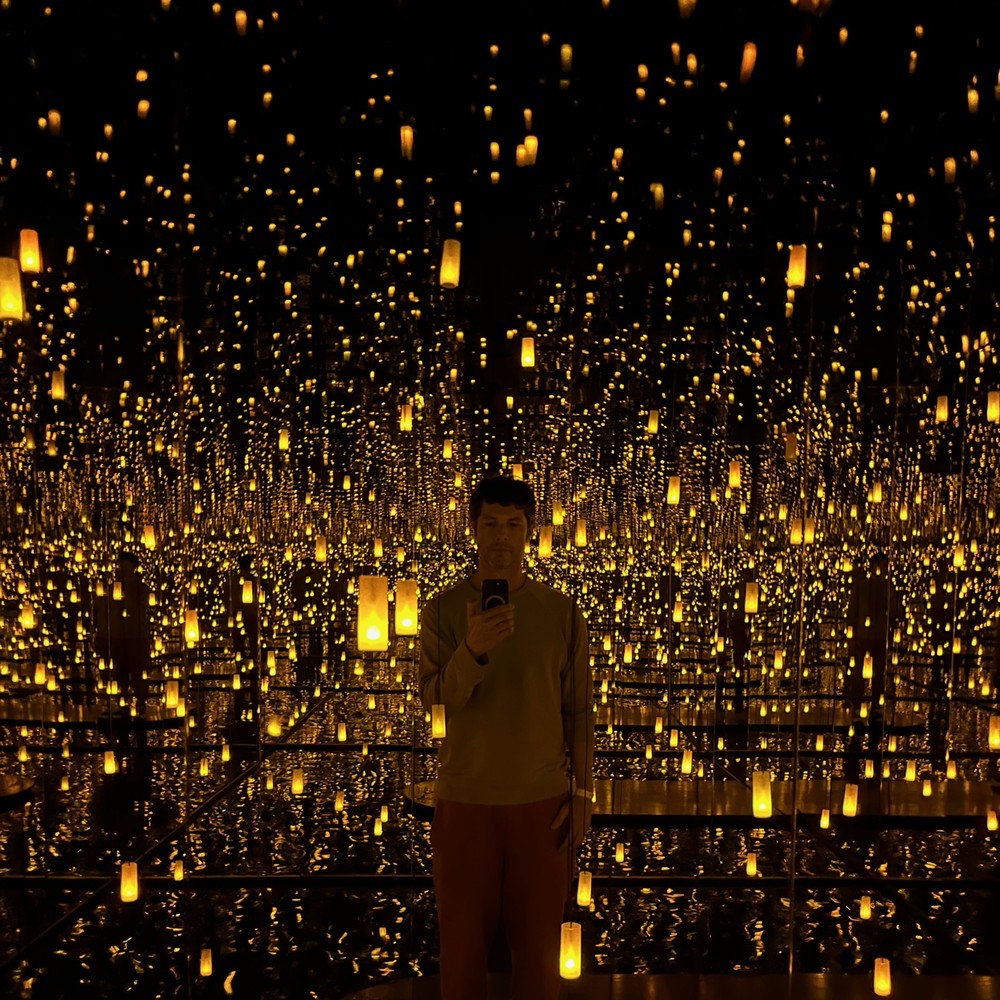 MULTIARTISTA JAPONESA YAYOI KUSAMA, DAS PSICODÉLICAS BOLINHAS COLORIDAS ...