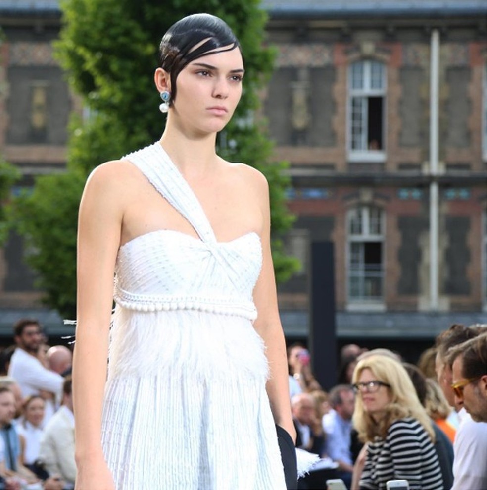 Givenchy desfila couture com casting estrelado em meio ao verão 2017 ...