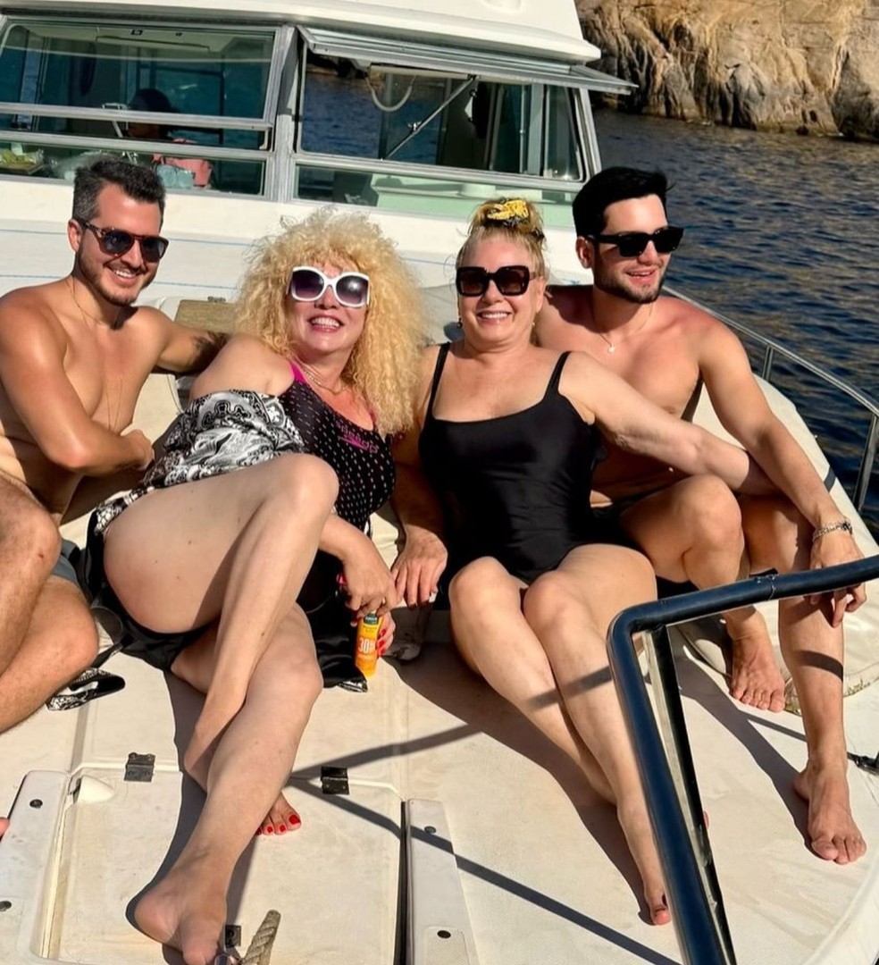 Vera Fischer posa em barco — Foto: Reprodução/Instagram