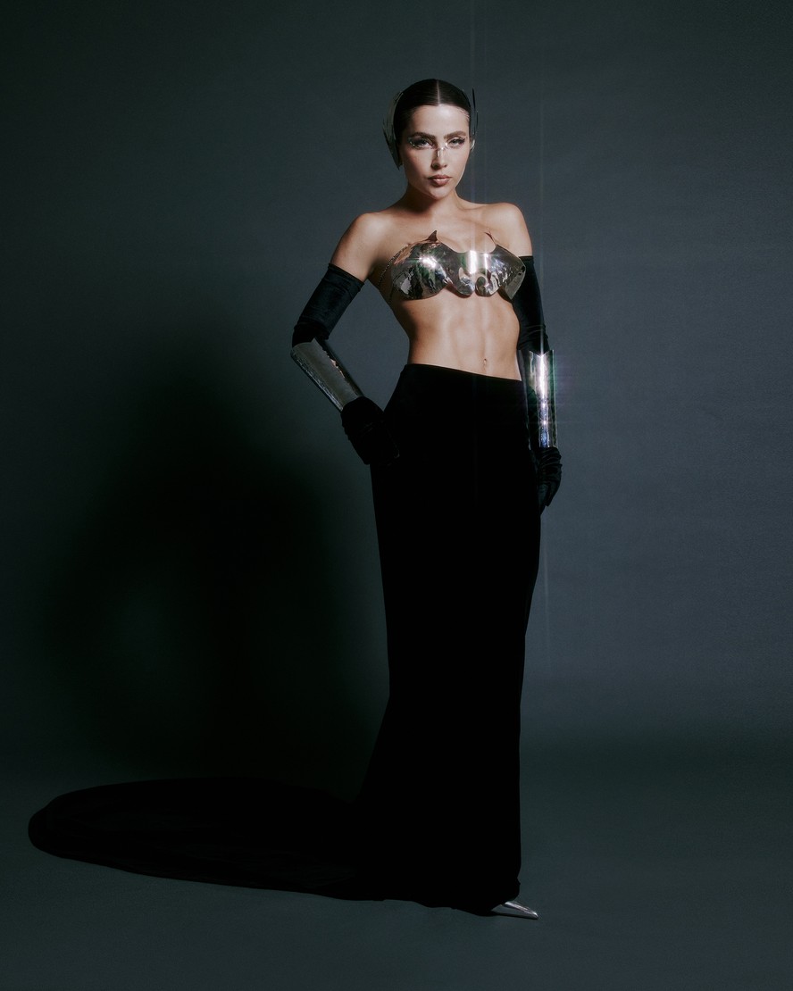 De barriga à mostra (e sem cobrir o umbigo!), Jade Picon marca presença