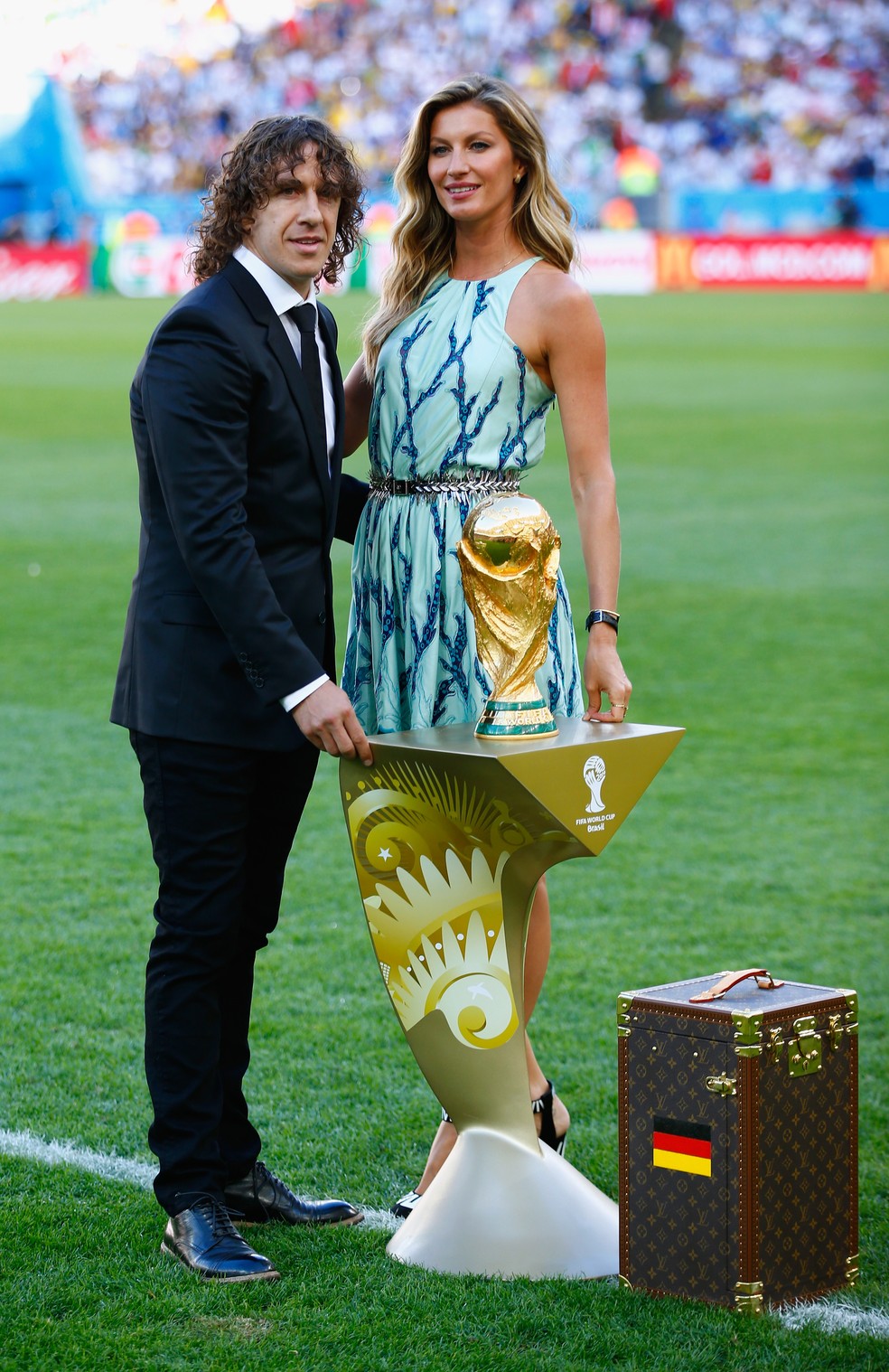 Louis Vuitton apresenta mala que transportará a taça da Copa do