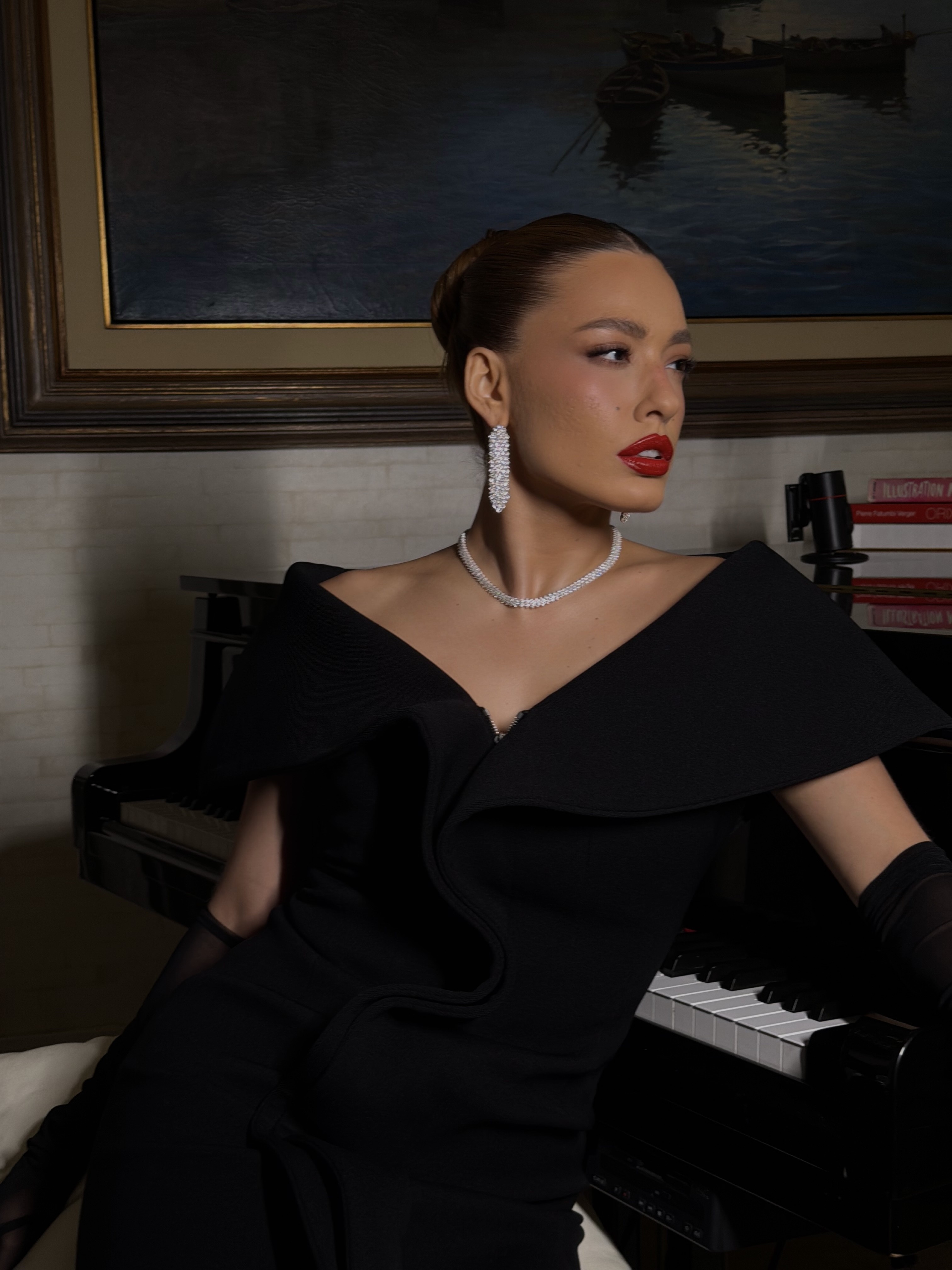 Beatriz Reis aposta em preto absoluto para a pré-estreia de O Diabo Veste Prada 2 em São Paulo