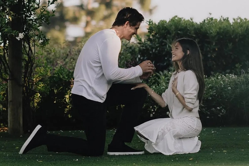 Madison Beer e Justin Herbert — Foto: Mark Deleon