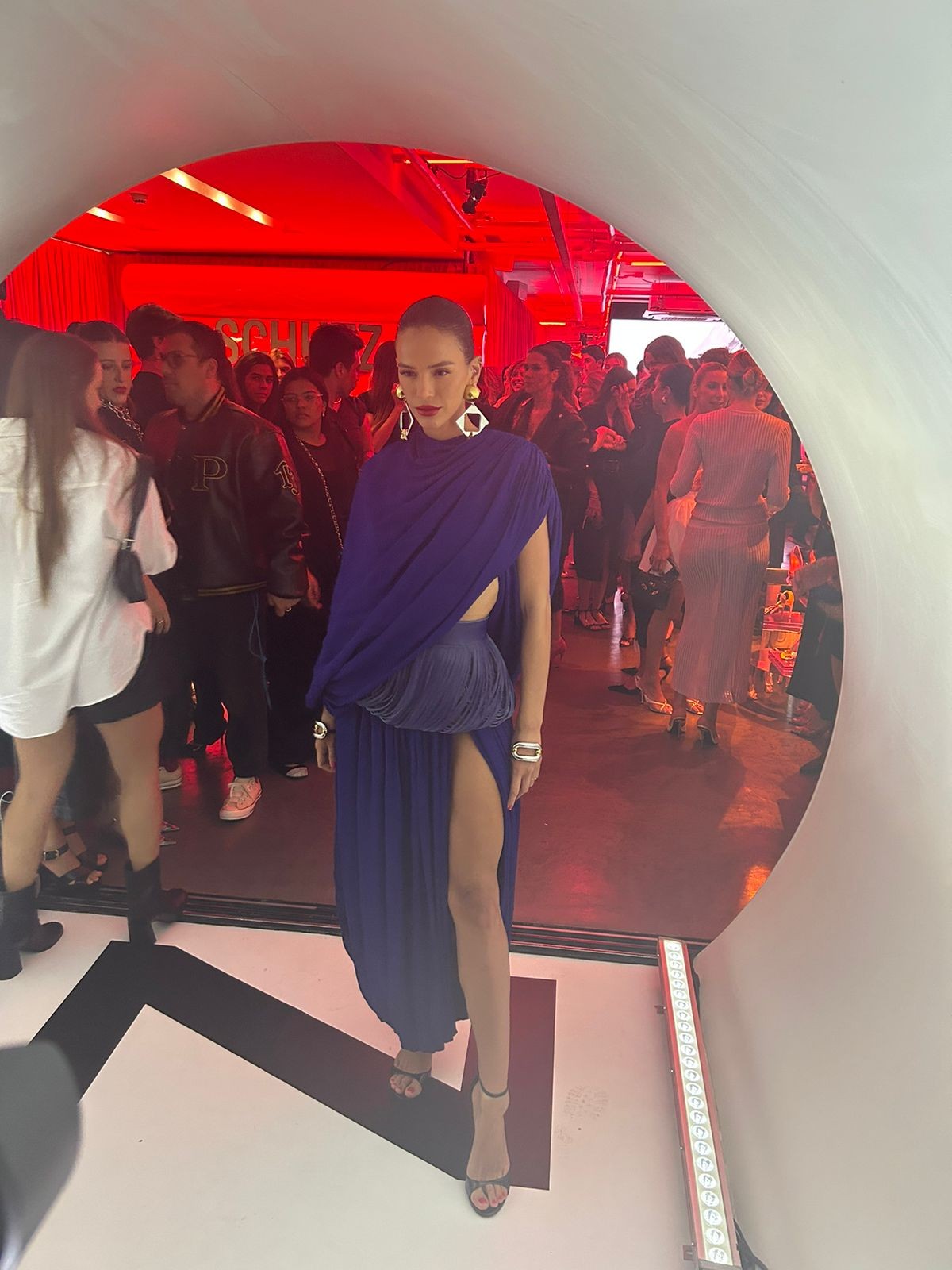 Bruna Marquezine marca presença em evento de marca de moda em São Paulo