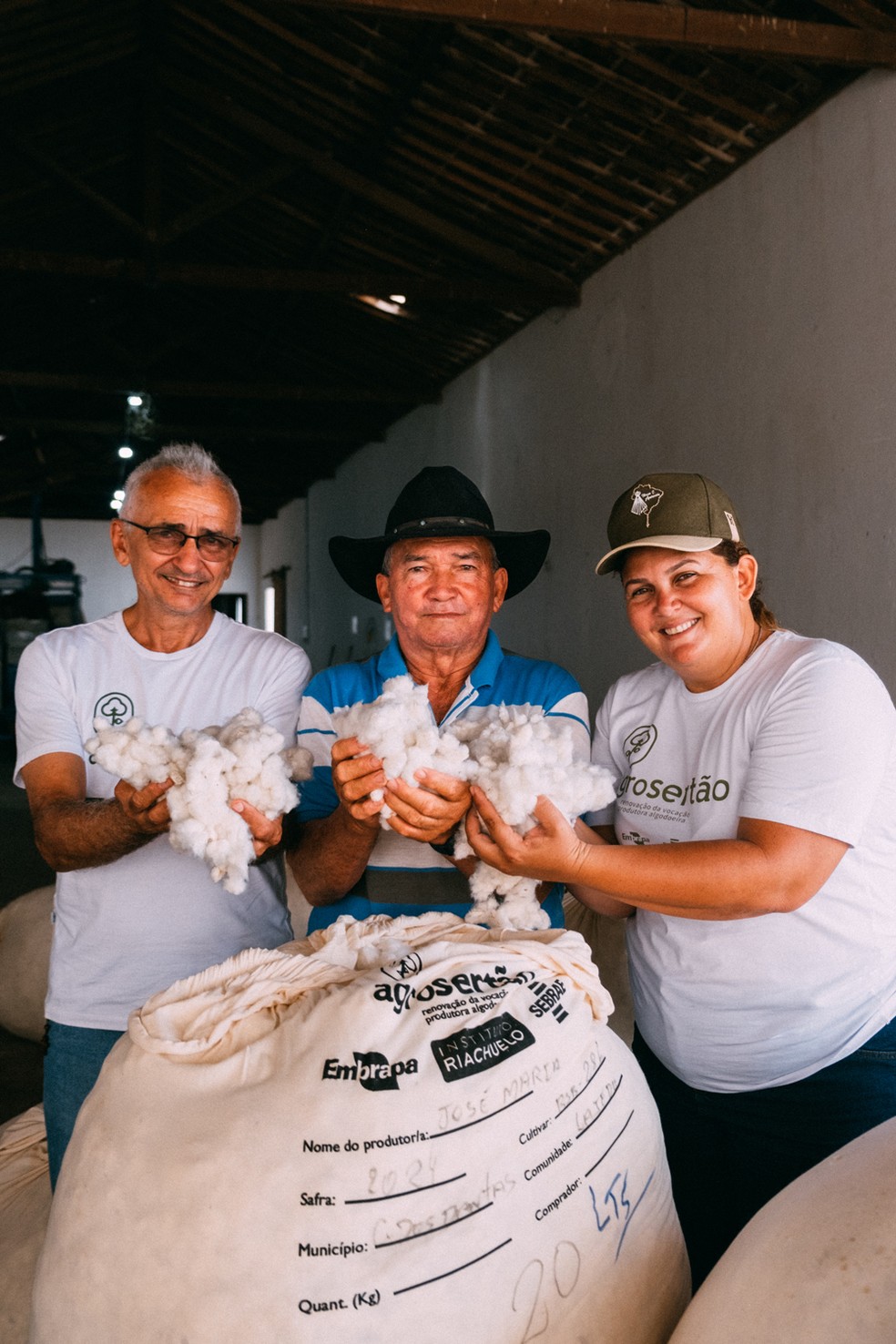 Luiz Reno Pinheiro, Antônio Augusto da Silva e Aline Caline Medeiros Araújo, produtores de algodão agroecológico — Foto: Divulgação