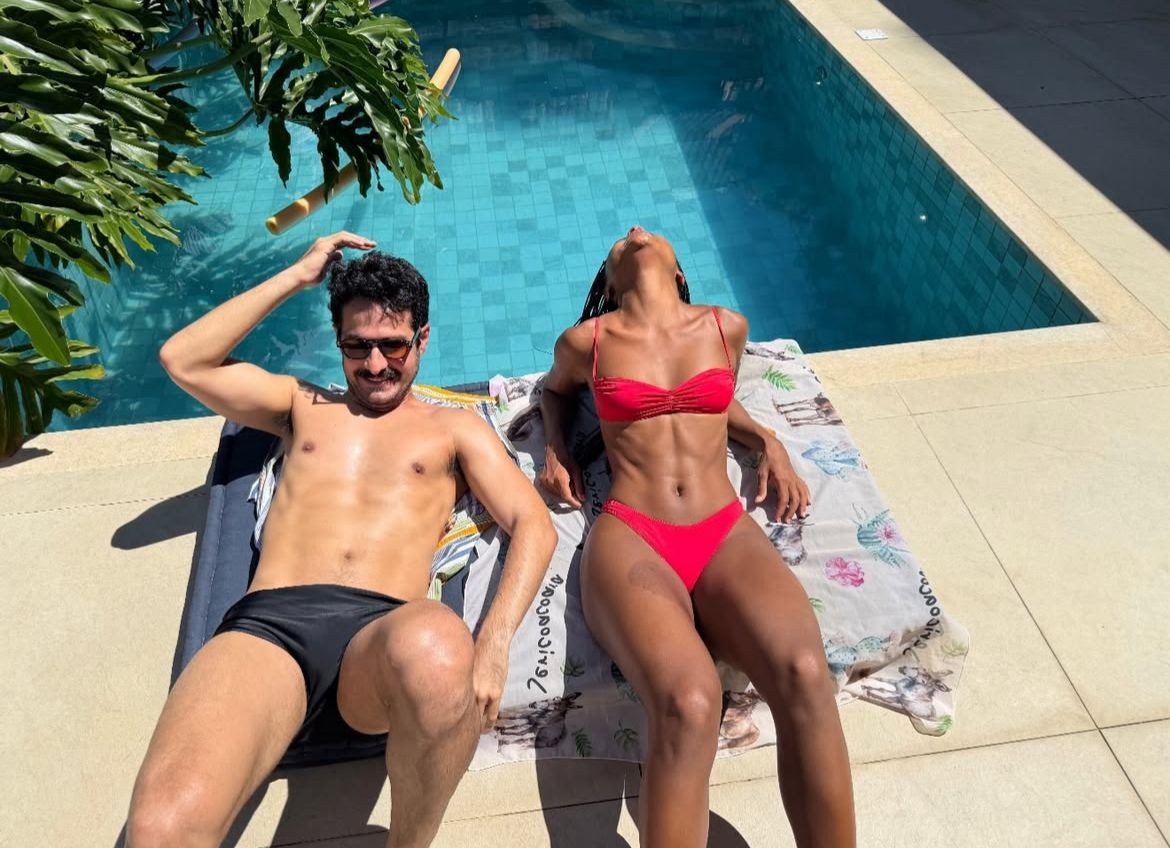 Duda Santos aproveita domingo ensolarado ao lado de João Fontenelle