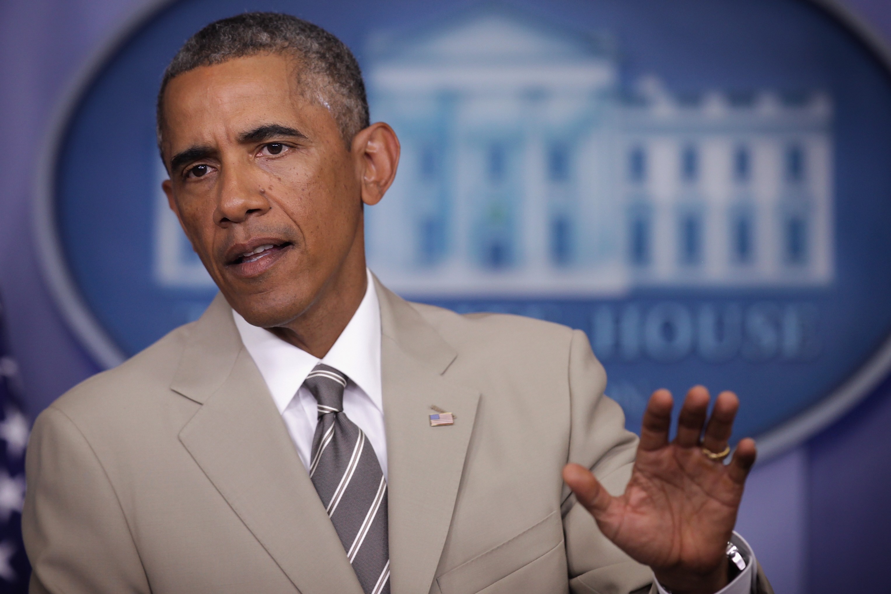 Obama se pronuncia após Trump publicar vídeo de IA envolvendo sua família