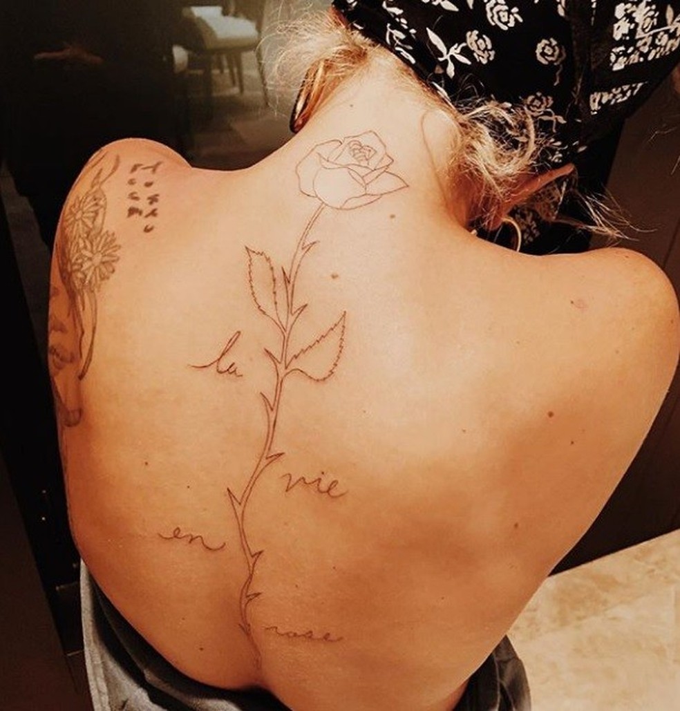 O detalhe nas costas (Foto: Instagram) — Foto: Vogue