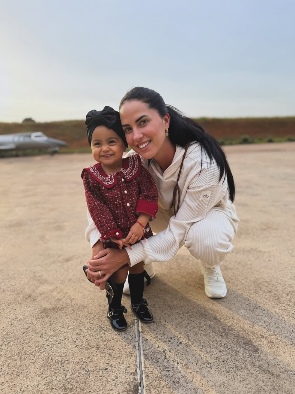 Filha de Zezé Di Camargo e Graciele Lacerda rouba a cena de turbante e blazer em Goiânia — Foto: Reprodução/Instagram