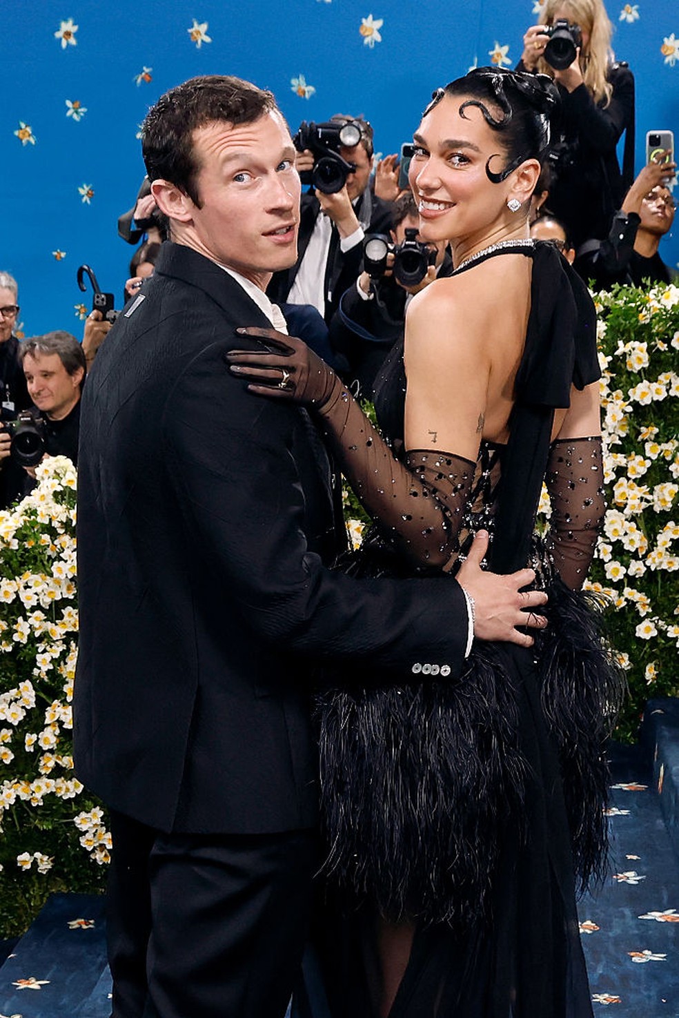 Dua Lipa e Callum Turner — Foto: Getty