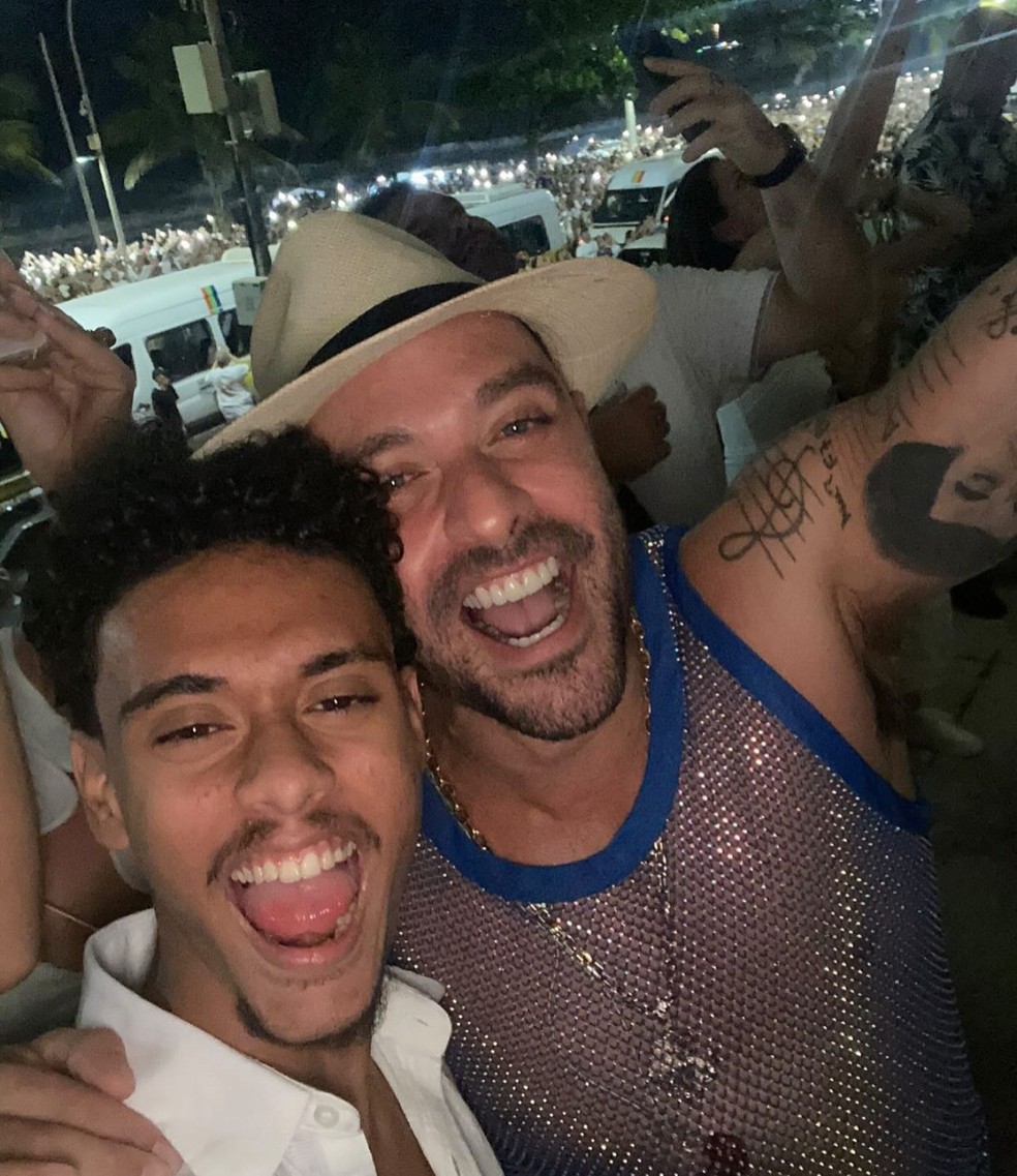 Diogo Nogueira parabeniza o filho, Davi — Foto: Reprodução/Instagram