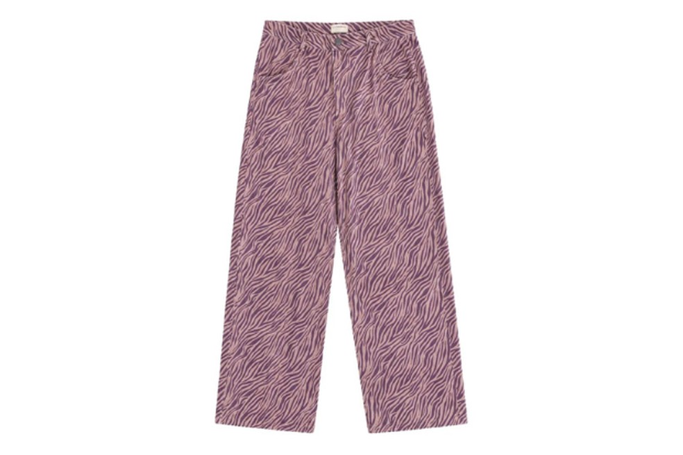 Calça wide de zebra cor-de-rosa, da Favorite People - Preço sugerido: R$ 1.632 — Foto: Reprodução