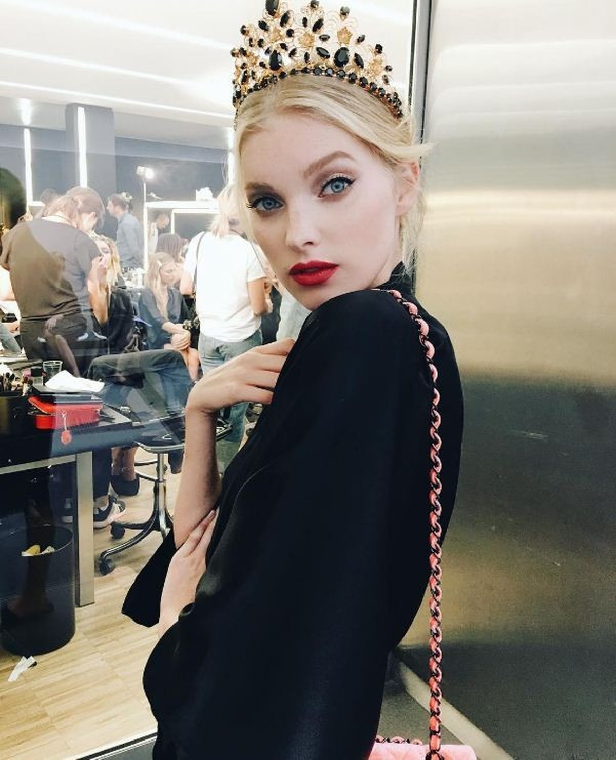 Elsa Hosk empresta sua beleza para desfile da Dolce&Gabbana