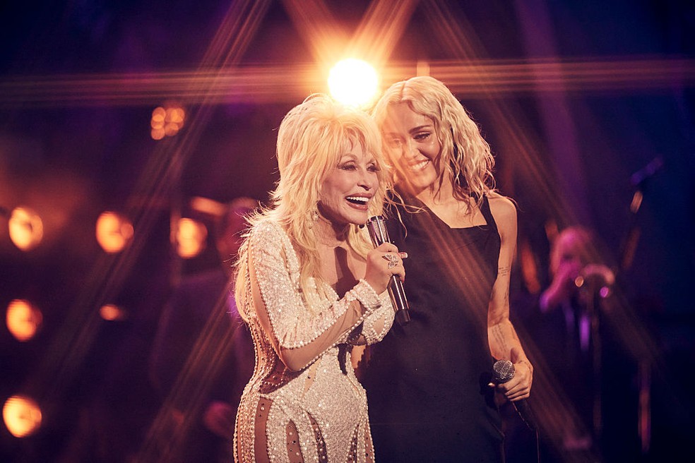 Dolly Parton e Miley Cyrus — Foto: GettyImages