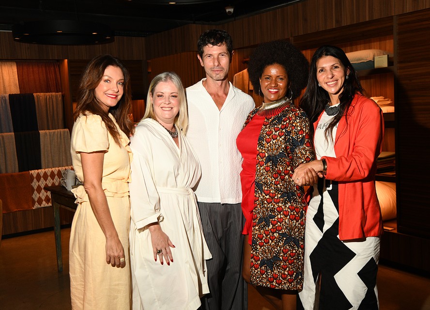 As colunistas de Lifestyle Camilla Guebur, Néli Pereira, Aline Chermoula e Nathalia Dias Gomes com o editor de cultura e lifestyle, Nô Mello