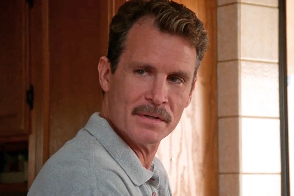 Michael Kearns como Hal em Beverly Hills 90210 — Foto: Paramount+