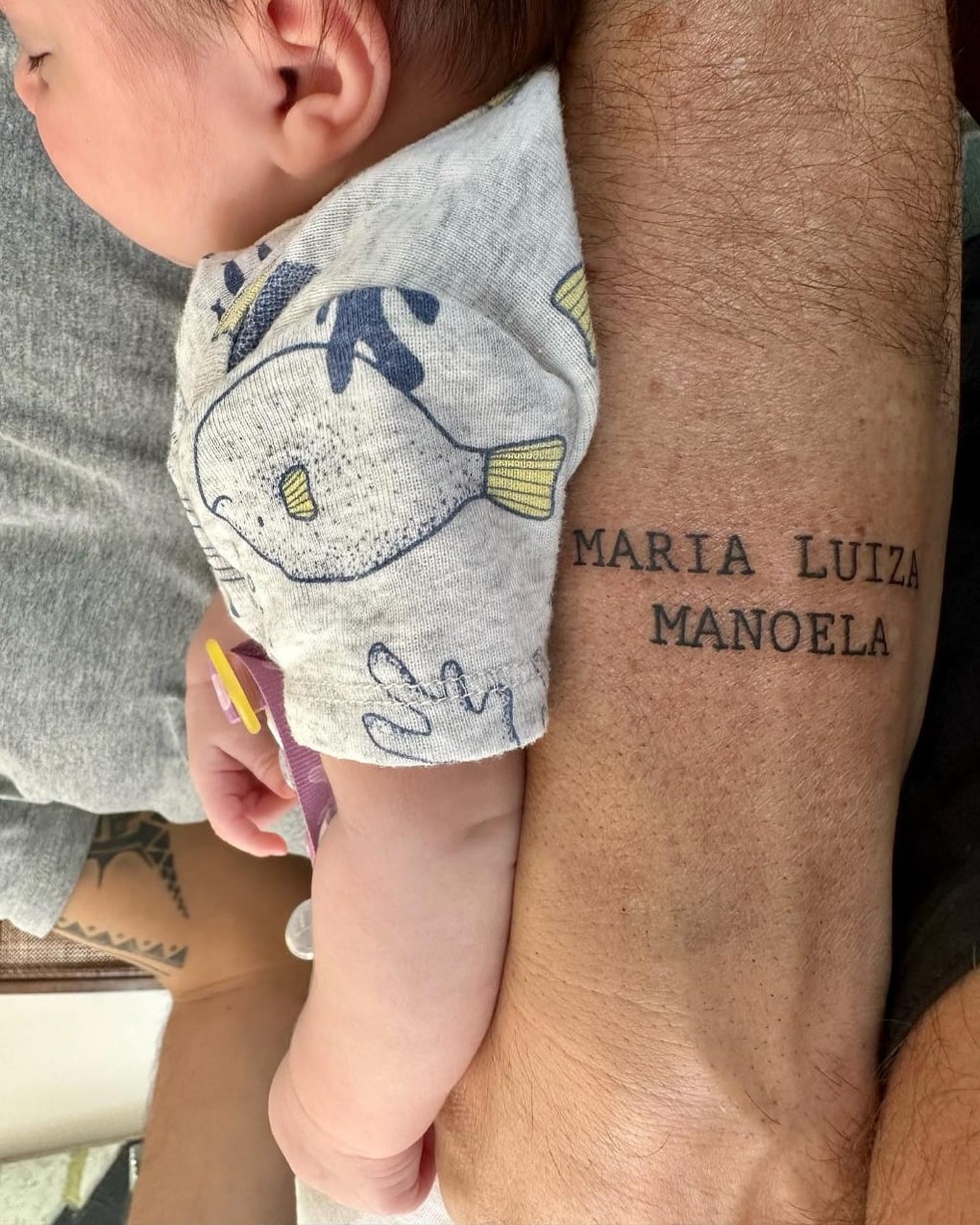 Paulinho Vilhena tatua nome da esposa e da filha — Foto: Reprodução/Instagram