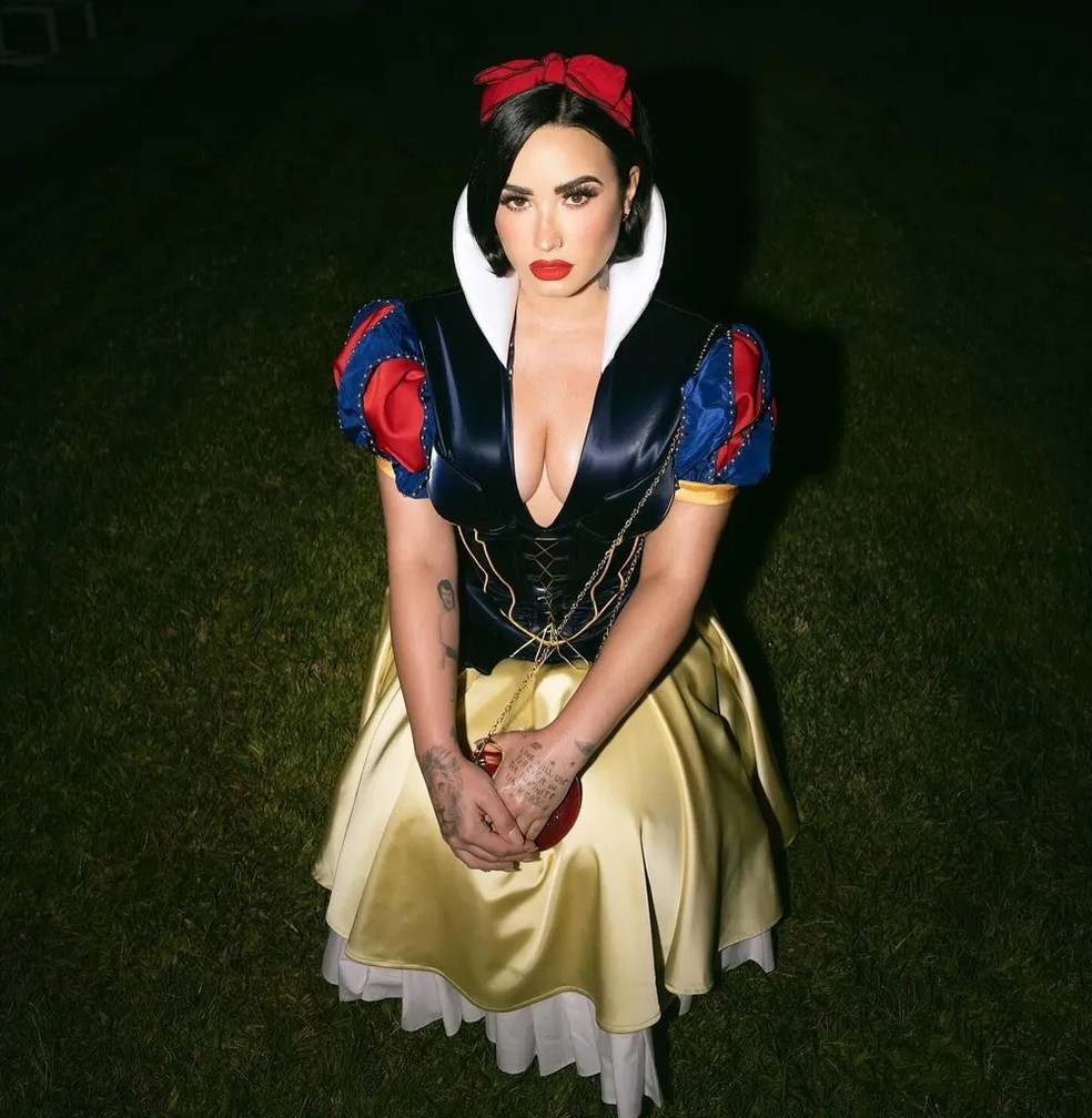 Fantasias de Halloween famosas: Demi Lovato vestida de Branca de Neve — Foto: Instagram